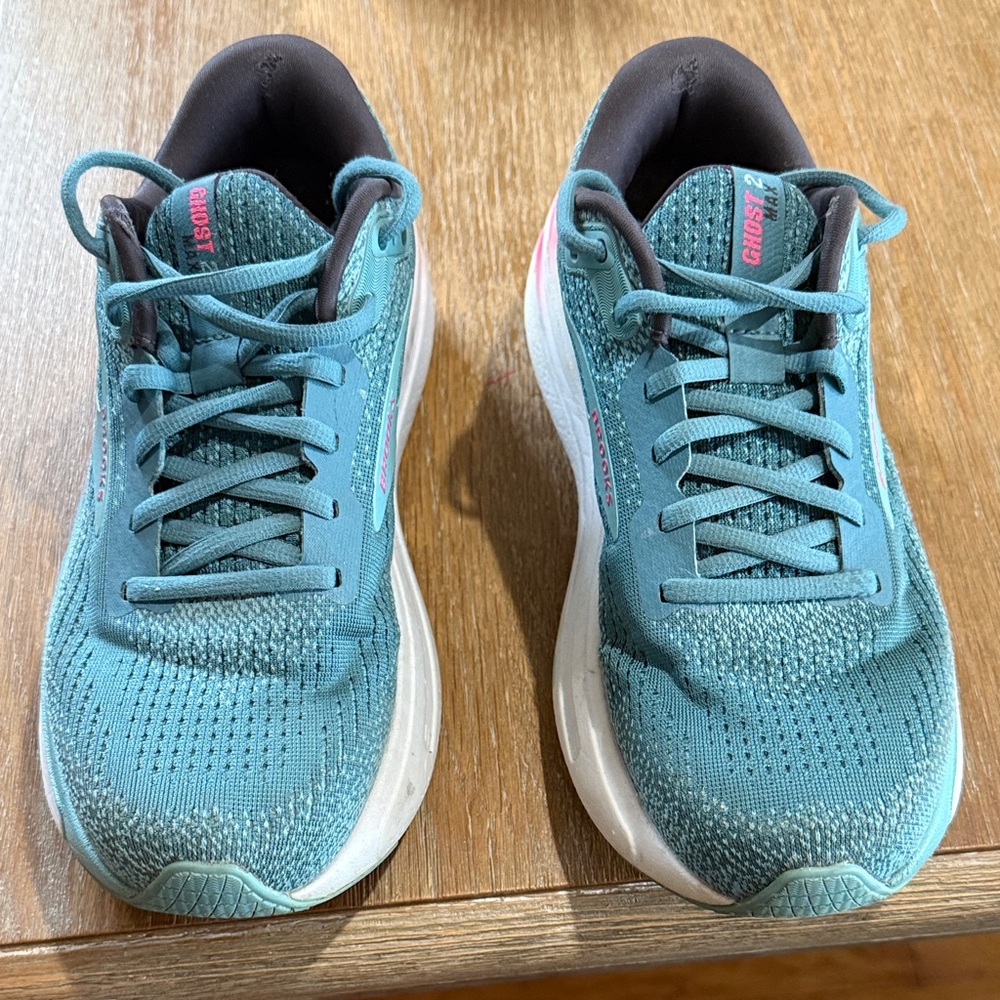 Brooks Teal Ghost Max 2 Athletic Shoes. Worn but lots of life left. Women’s 8.5